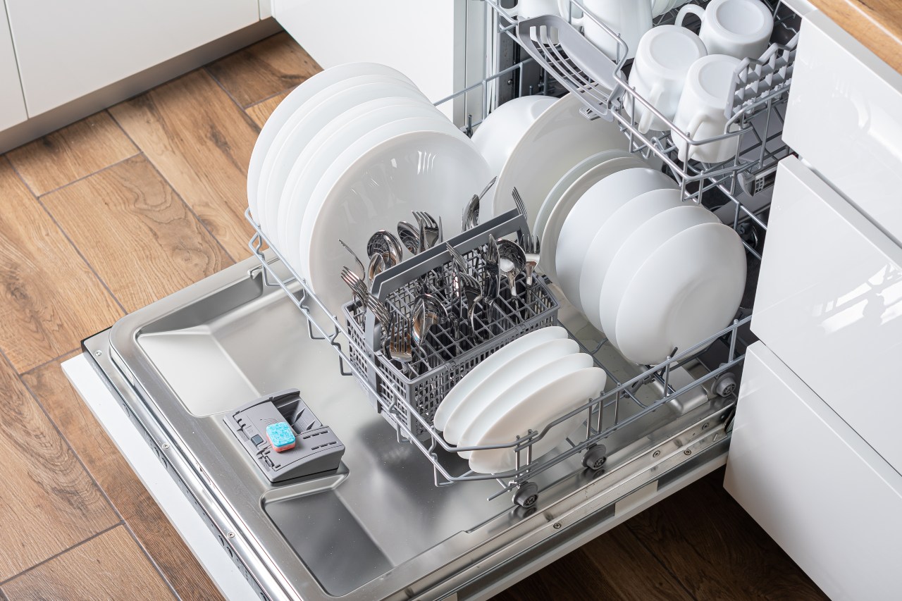 How to use and clean your dishwashing machine-Merci-Cleaning-1